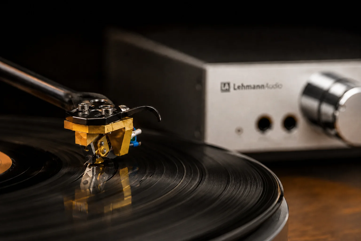 Van den Hul moving-coil cartridge with Lehmann Audio analog equipment